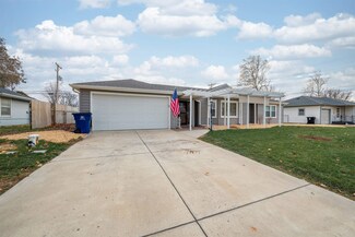 1823 Simmons St, Salina, KS 67401