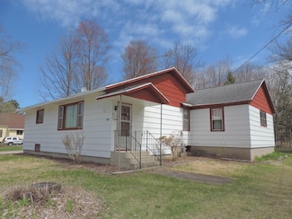 402 N Mill St, Suring, WI 54174