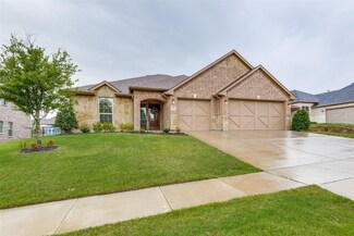 3129 Greenway Dr, Burleson, TX 76028