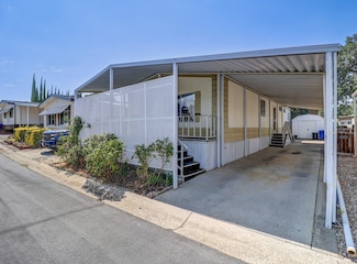 472 Red Cedar Dr, Redding, CA 96003