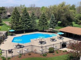 6100 W Stonehedge Dr Unit 250, Milwaukee, WI 53220