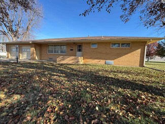 2330 N Hendricks St, Hutchinson, KS 67501