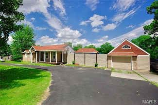 1304 Caulks Hill Rd, Saint Charles, MO 63304