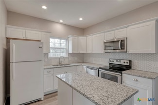 1408 Armstrong St, Luling, TX 78648