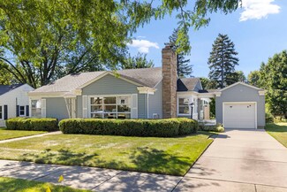 112 S Alfred Ave, Elgin, IL 60123