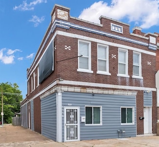 3227 Chippewa St, St. Louis, MO 63118