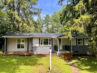 185 Bailey St, Crab Orchard, WV 25827