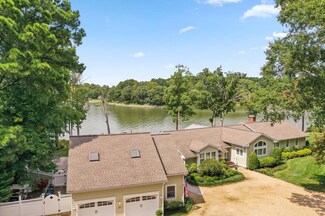 272 Larkspur Ln, Weems, VA 22576