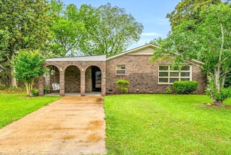 1913 Old Aberdeen Rd, Columbus, MS 39705