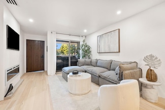 2857 N Los Felices Rd Unit 203, Palm Springs, CA 92262