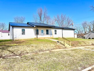 710 W 8th St, Rushville, IN 46173