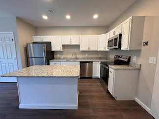 217 Rockingham Rd Unit 303, Londonderry, NH 03053