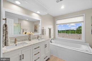 6242 Split Creek Ln, Alexandria, VA 22312