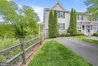 14 Hoag Ln, Aston, PA 19014