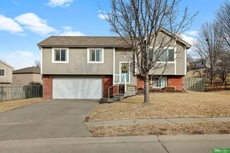 1126 Rawhide Rd, Papillion, NE 68046