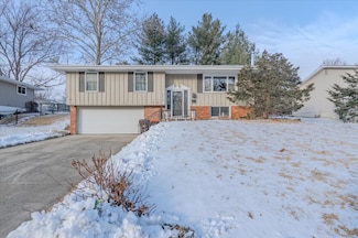 3213 W Birkshire Dr, Peoria, IL 61614