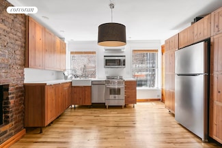 102 1st Ave Unit 3, New York, NY 10009
