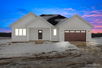 2815 Potters Rd, Ionia, MI 48846