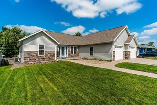403 E Carleton St, Toledo, IA 52342