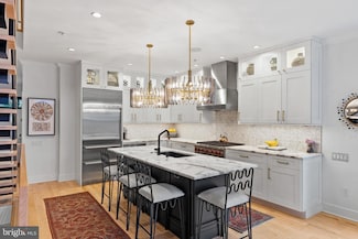 741 Bainbridge St, Philadelphia, PA 19147