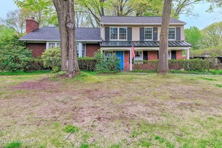 34 Brookwood Dr, Latham, NY 12110