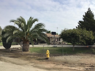 12957 Ledbetter Dr, Orosi, CA 93647