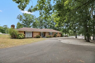 1200 N Oak Dr, Centerville, TN 37033