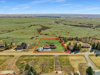 4604 Highland Rd, Mandan, ND 58554