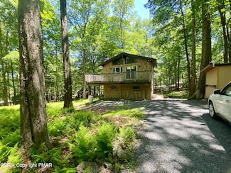 2525 Hawk View Ct, Pocono Lake, PA 18347