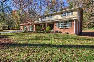 3240 Debbie Dr, Hendersonville, NC 28791
