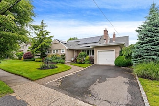 10 Cail Dr, East Rockaway, NY 11518