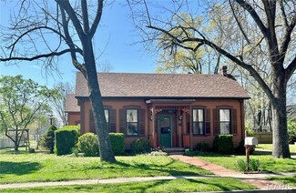 104 W State St, Mascoutah, IL 62258