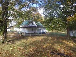 1821 1st Ave, Loogootee, IN 47553