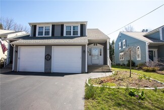 28 Arbor Dr, Providence, RI 02908