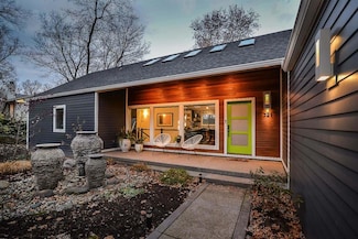 321 Riverview Dr, Ann Arbor, MI 48104