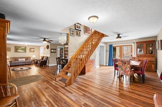 522 Sams Hill Rd, Nashville, IN 47448