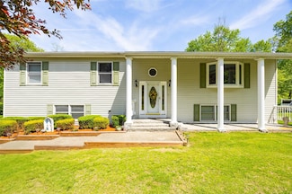 33 Roberts Rd, Wappingers Falls, NY 12590