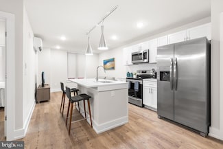 214 Vine St Unit 101, Philadelphia, PA 19106