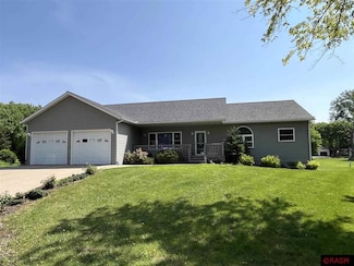 1010 5th St N, Saint James, MN 56081