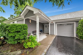 279 Dockside Ct, Moriches, NY 11955