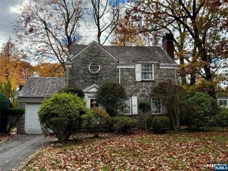 84 Howard Park Dr, Tenafly, NJ 07670