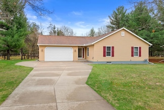 952 Round Oak Ct, Nekoosa, WI 54457