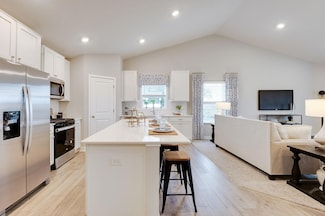 2092 La Tour Dr, Shakopee, MN 55379