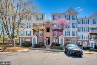 12779 Fair Crest Ct Unit 302, Fairfax, VA 22033