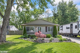 32540 Sutton Rd, Chesterfield, MI 48047