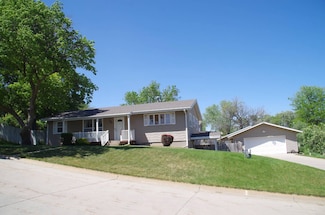 1040 S 7th Ave, Broken Bow, NE 68822