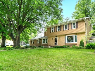636 47th St, West Des Moines, IA 50265