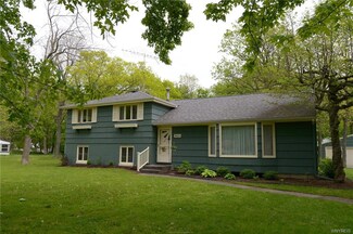 4651 Overlook Dr, Buffalo, NY 14221