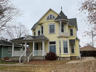 1013 Monroe Ave, Charleston, IL 61920