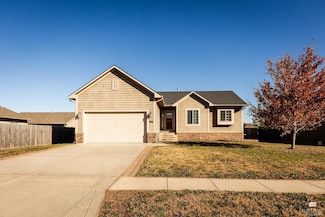 927 Dakota Ln, Junction City, KS 66441